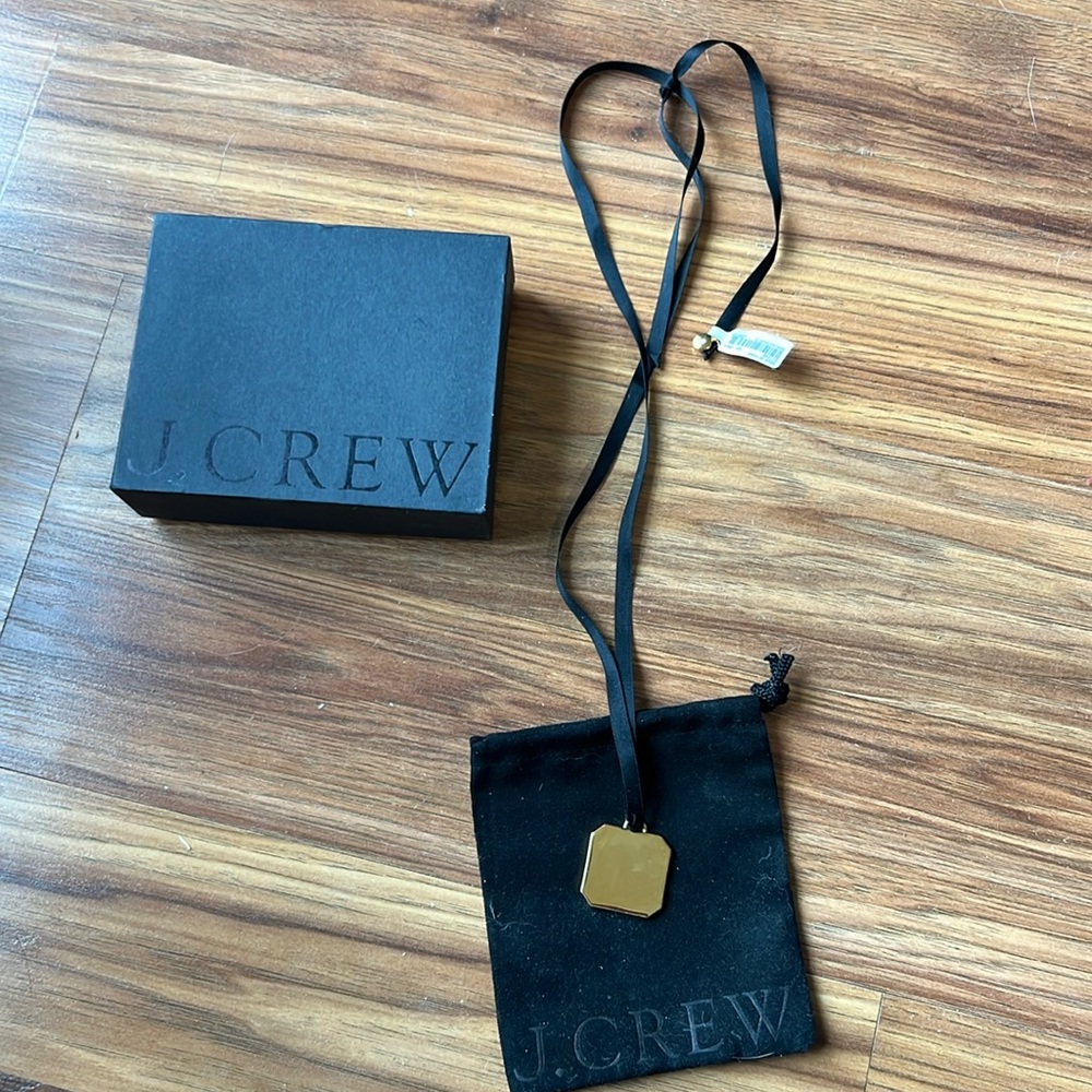 New never worn gold block necklace